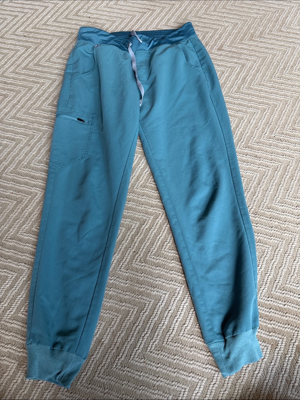 Figs Zamora Jogger scrub pants size small hydrogreen